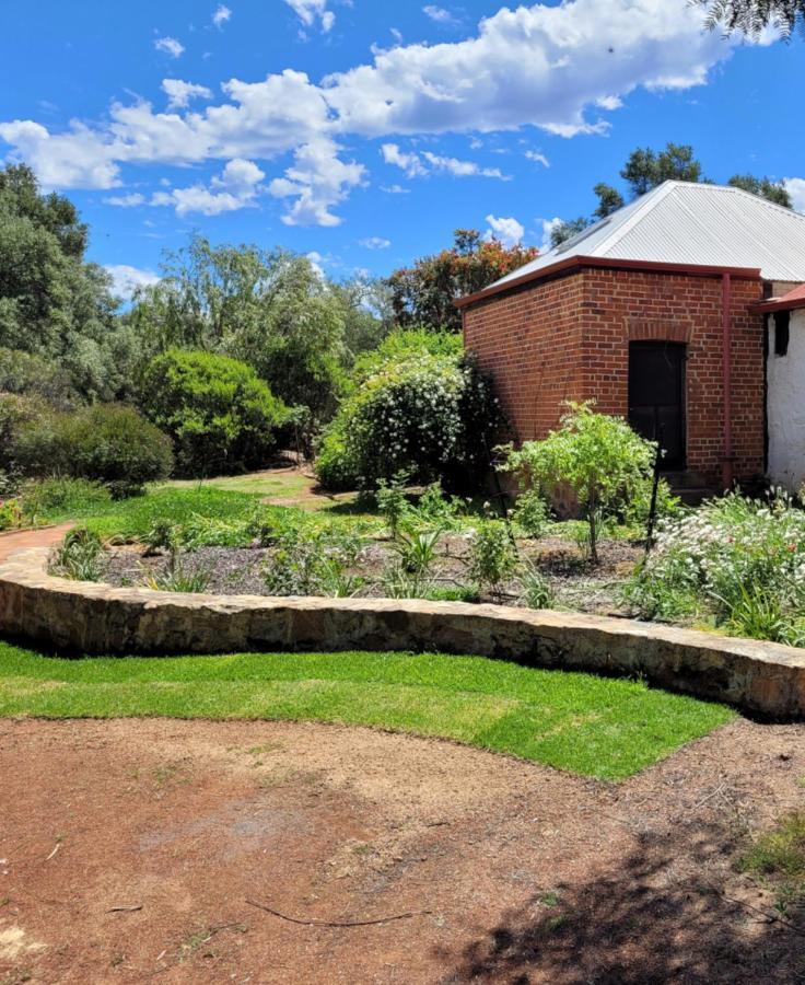 The Dairy - 2 Story Rustic Style Accommodation With Mod Cons Hoddys Well Exterior foto